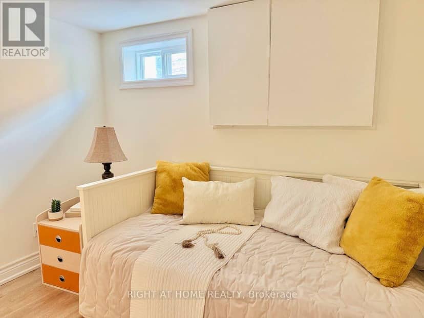 315 Roywood Crescent — photo 40 of 40