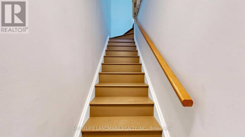 318 - 75 Weldrick Road E, Richmond Hill, photo 3