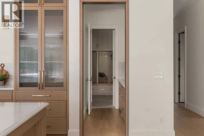2917 Lindstrom Drive SW — photo 12 of 40