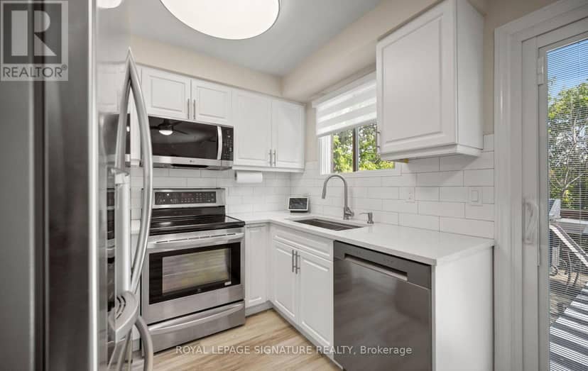 2092 Hunt Crescent — photo 17 of 39