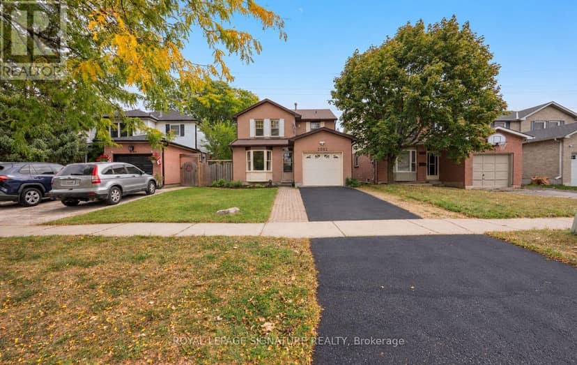 2092 Hunt Crescent, Burlington, photo 2