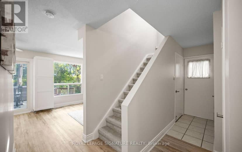 2092 Hunt Crescent — photo 21 of 39