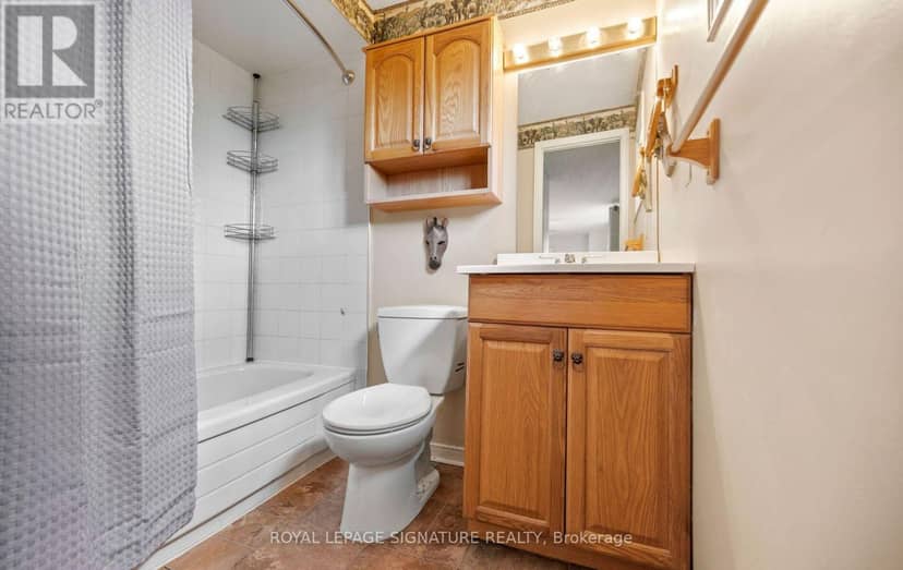 2092 Hunt Crescent — photo 25 of 39