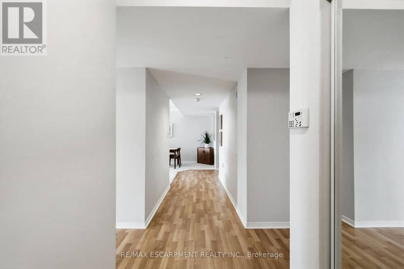 208 - 2199 Sixth Line, Oakville, photo 4