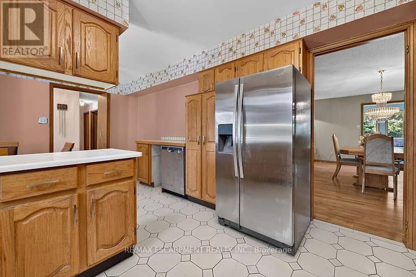 2 Karendale Crescent — photo 12 of 40