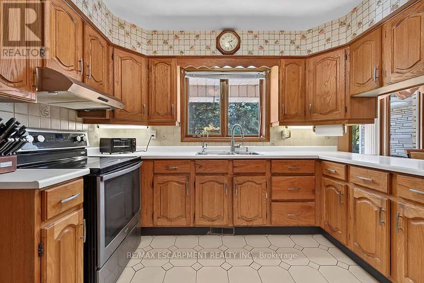 2 Karendale Crescent — photo 13 of 40