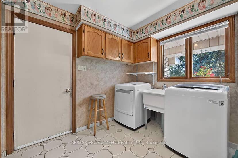 2 Karendale Crescent — photo 15 of 40