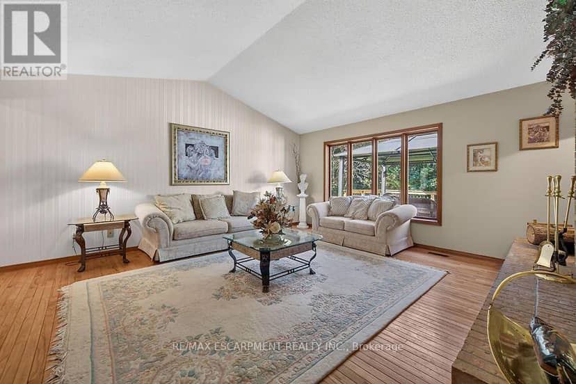 2 Karendale Crescent — photo 18 of 40