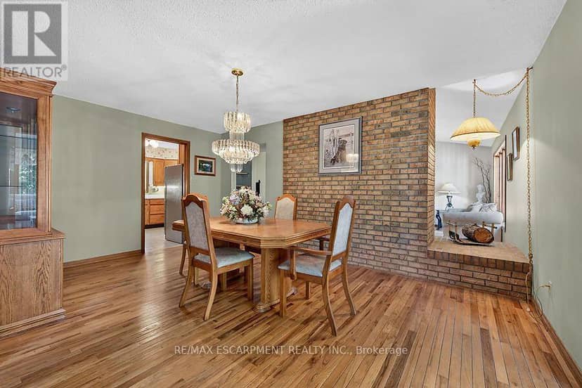 2 Karendale Crescent — photo 19 of 40