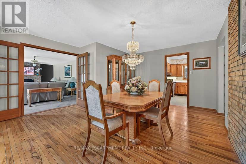 2 Karendale Crescent — photo 20 of 40