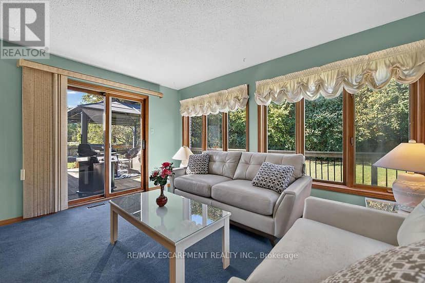 2 Karendale Crescent — photo 21 of 40