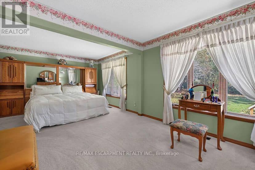 2 Karendale Crescent — photo 26 of 40