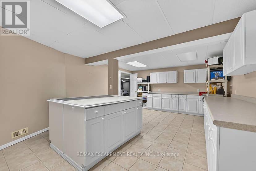 2 Karendale Crescent — photo 33 of 40