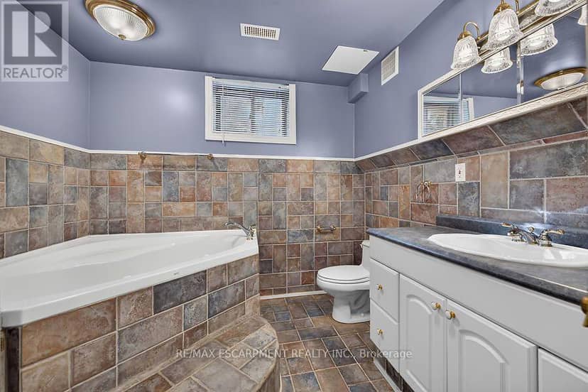 2 Karendale Crescent — photo 36 of 40