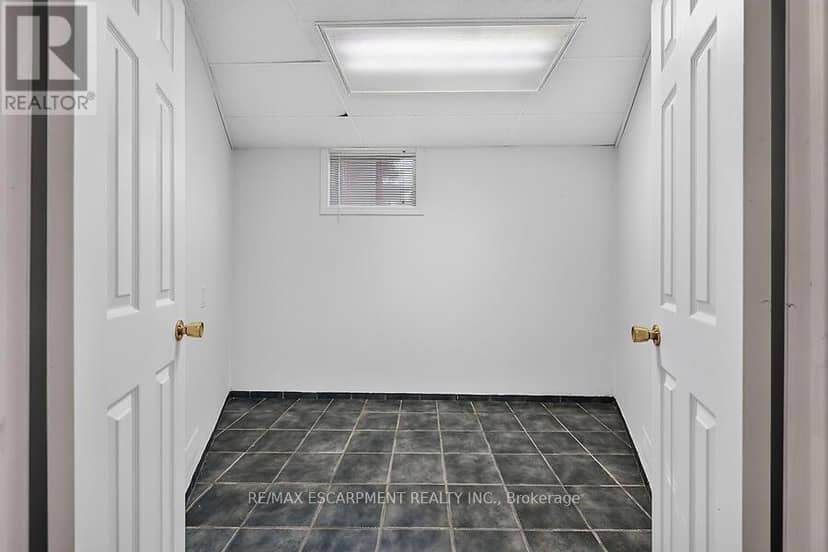 2 Karendale Crescent — photo 37 of 40