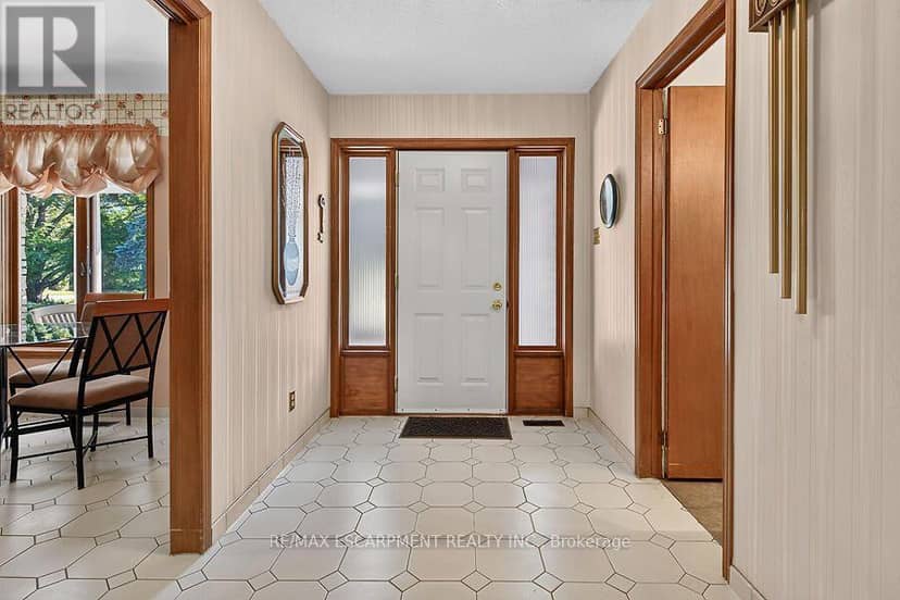 2 Karendale Crescent — photo 9 of 40