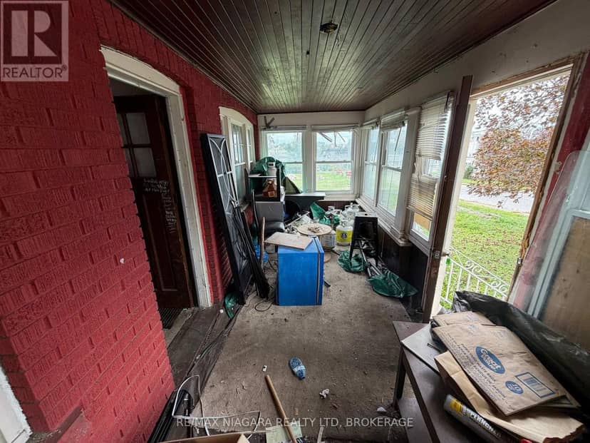4445 John Street — photo 4 of 17