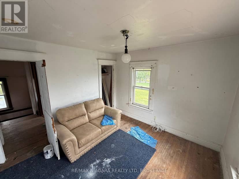 4445 John Street — photo 9 of 17