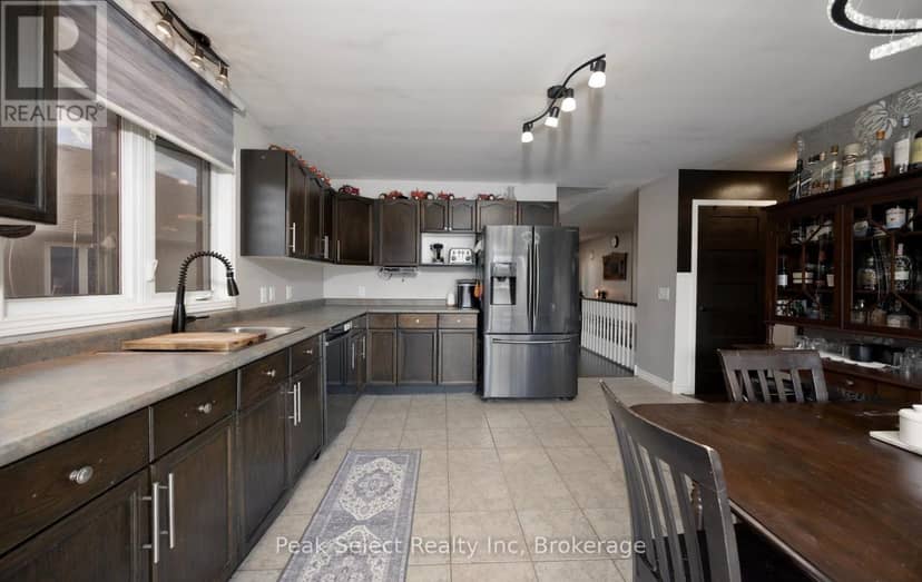 57 Parkhaven Crescent — photo 10 of 40