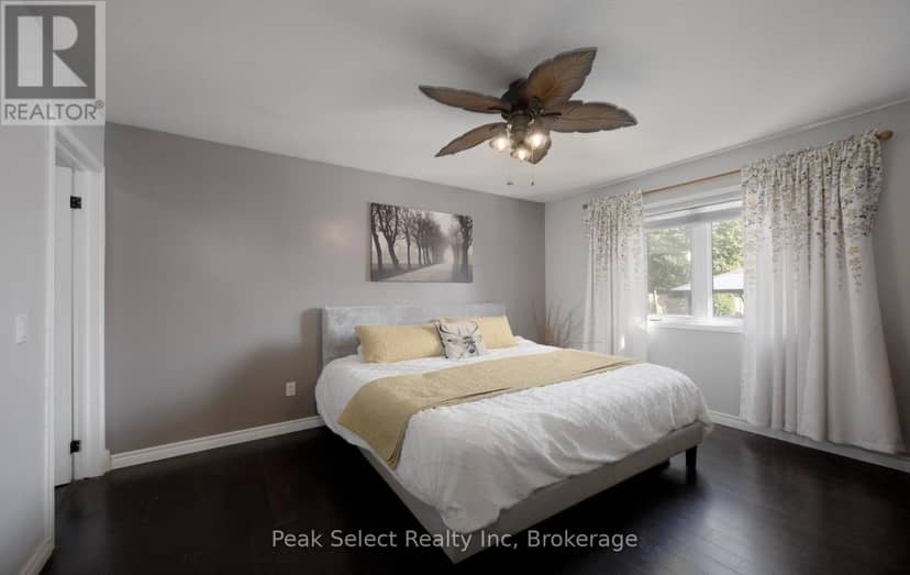 57 Parkhaven Crescent — photo 17 of 40