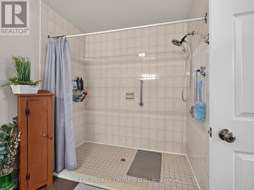 133 Leaside Drive — photo 10 of 40