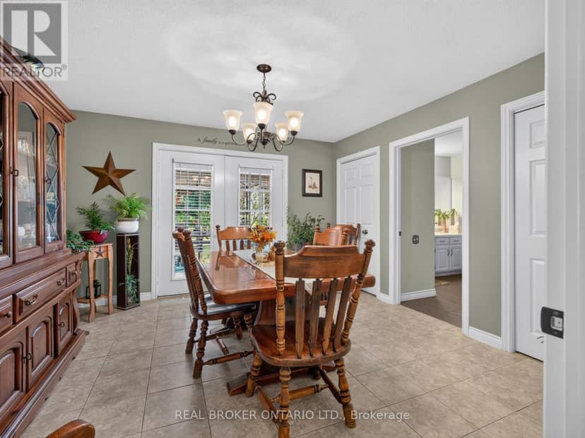 133 Leaside Drive — photo 11 of 40