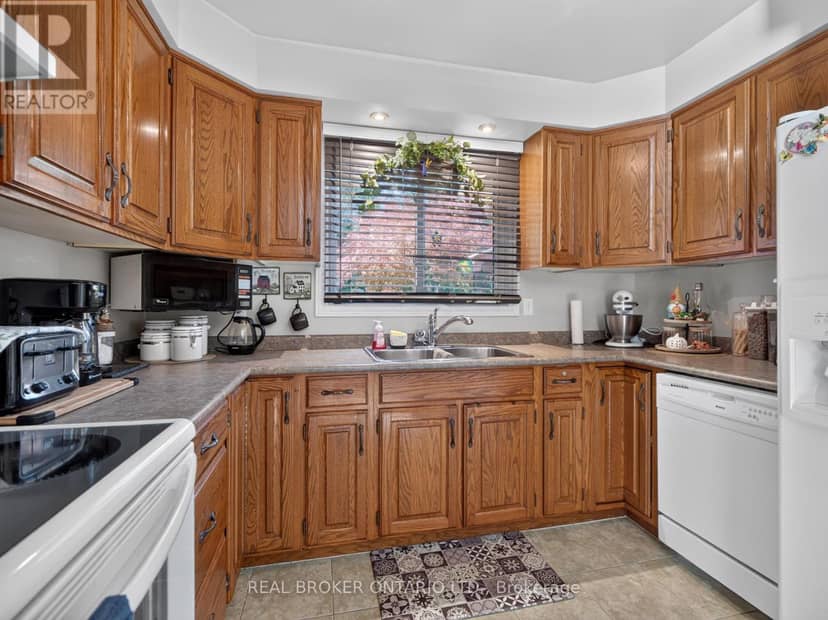 133 Leaside Drive — photo 18 of 40