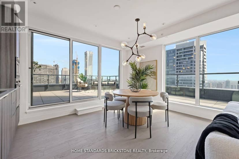 3907 - 955 Bay Street — photo 16 of 36