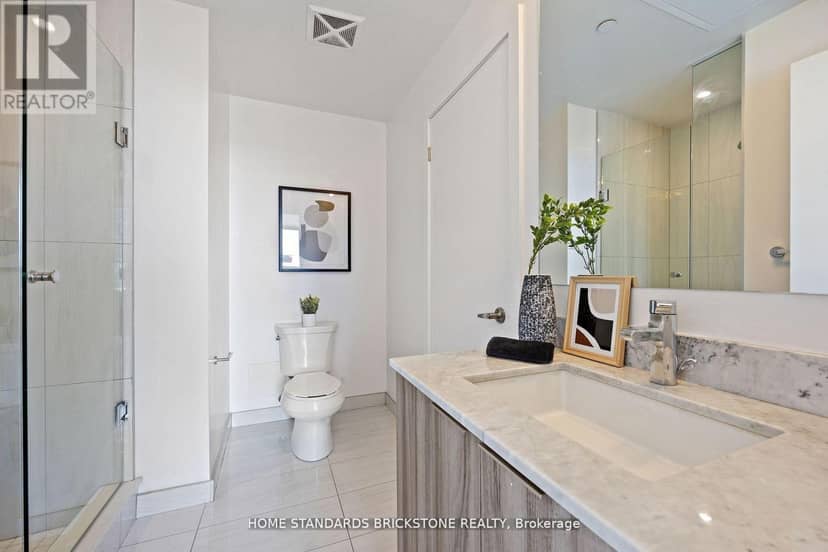3907 - 955 Bay Street — photo 25 of 36