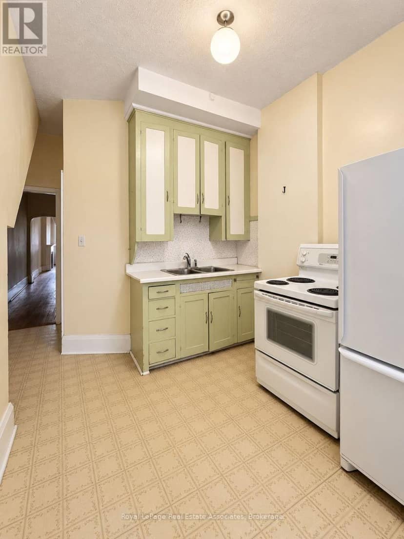 132 Close Avenue — photo 11 of 31