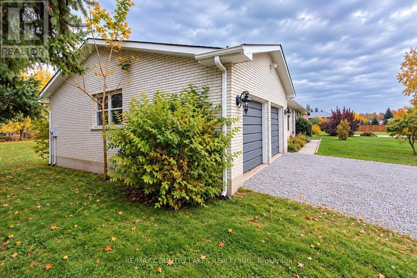 1598 County Rd 46, Kawartha Lakes, photo 2