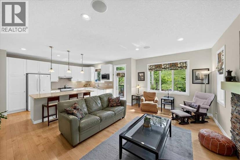 60 Sherwood Crescent NW — photo 11 of 37