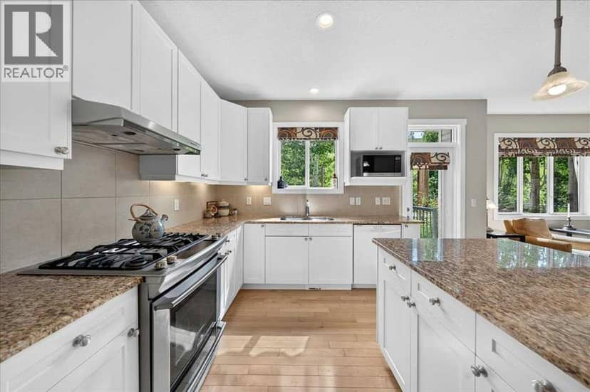 60 Sherwood Crescent NW — photo 14 of 37