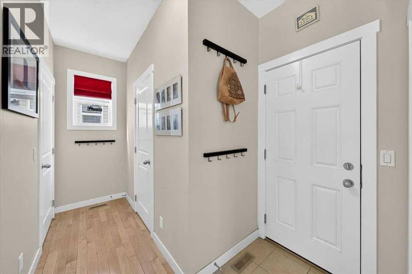 60 Sherwood Crescent NW — photo 17 of 37