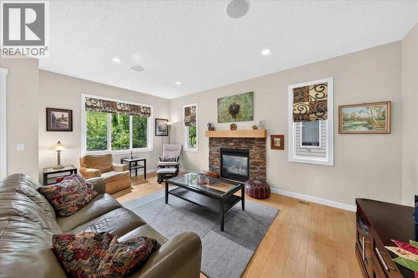 60 Sherwood Crescent NW — photo 15 of 37