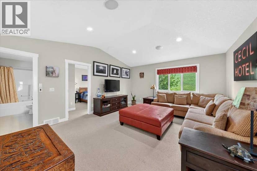 60 Sherwood Crescent NW — photo 19 of 37