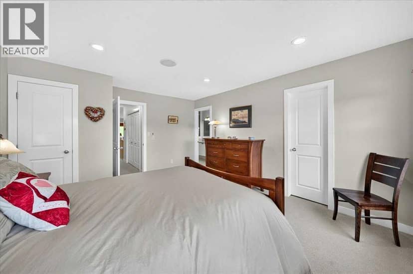 60 Sherwood Crescent NW — photo 23 of 37
