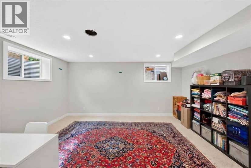 60 Sherwood Crescent NW — photo 32 of 37