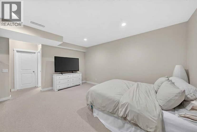 60 Sherwood Crescent NW — photo 31 of 37