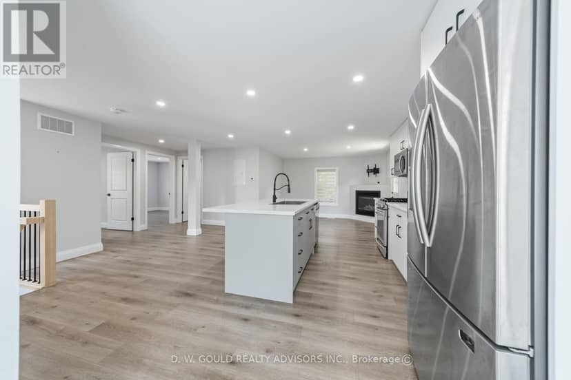 330 William Street — photo 15 of 40