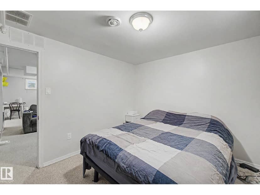 8710 83 AV NW — photo 14 of 21
