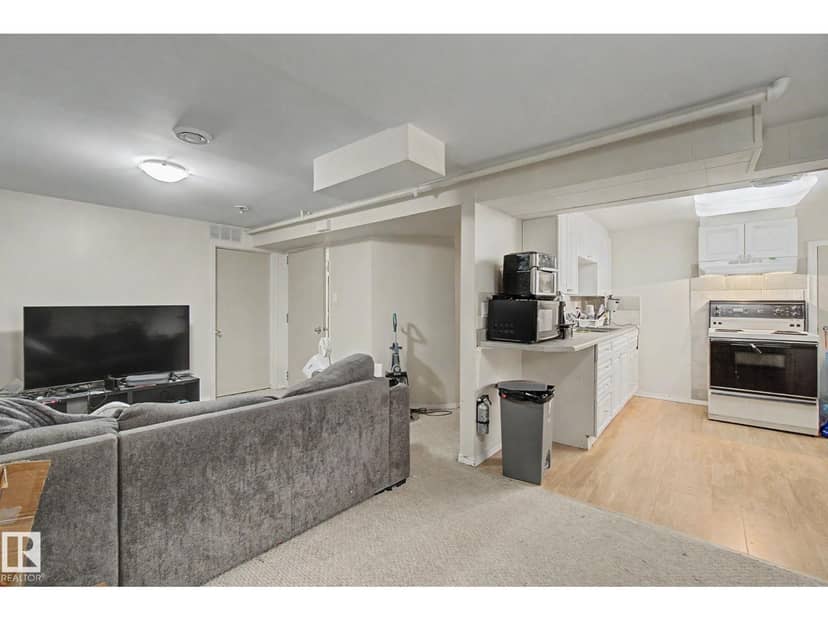 8710 83 AV NW — photo 15 of 21