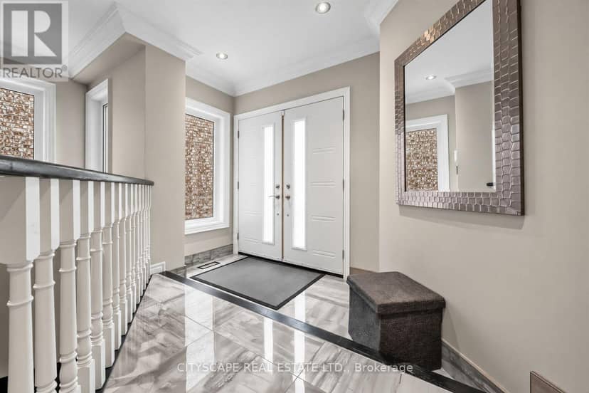 5610 Cortina Crescent — photo 5 of 39