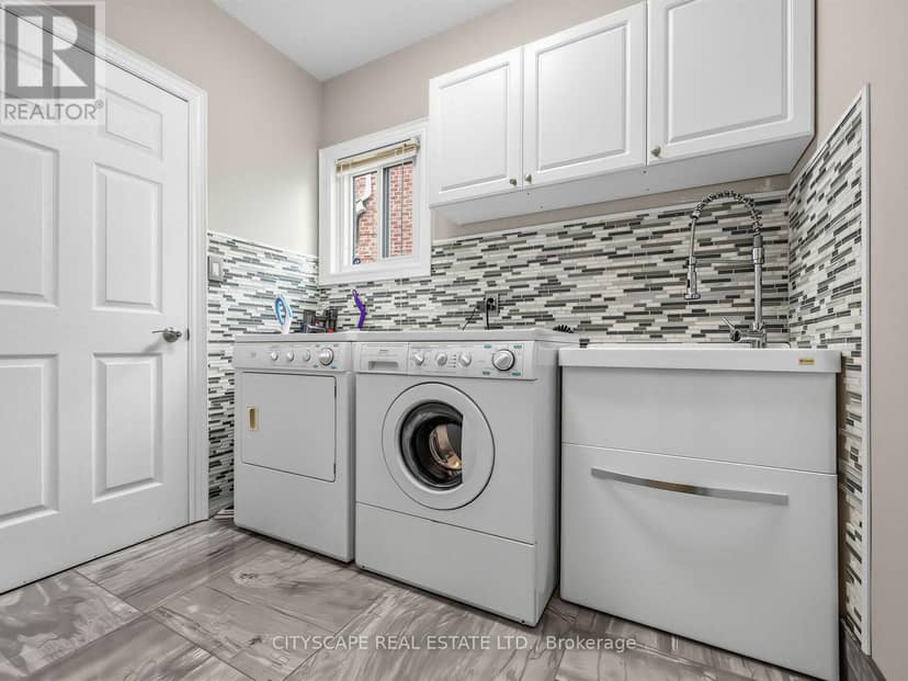5610 Cortina Crescent — photo 13 of 39