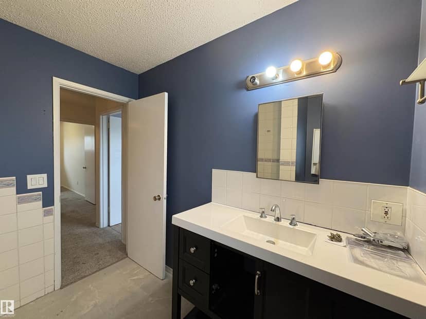 5731 144 AV NW — photo 10 of 19