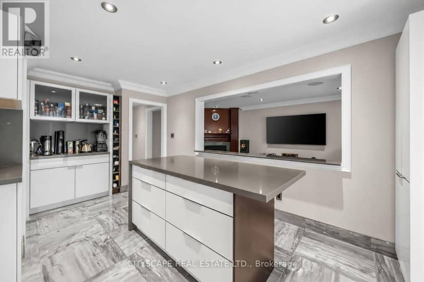 5610 Cortina Crescent — photo 14 of 39