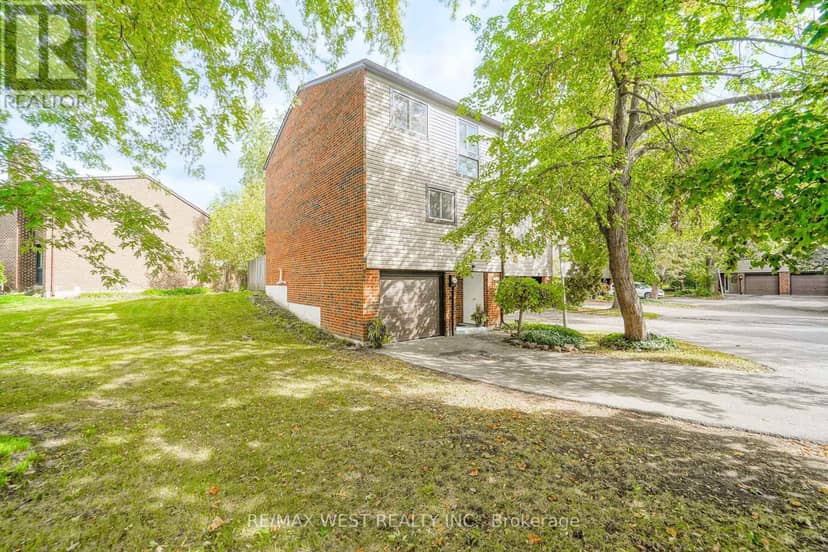 36 - 250 Satok Crescent, Milton