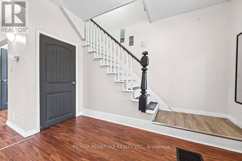 459 Somerset Street, Pembroke, photo 3