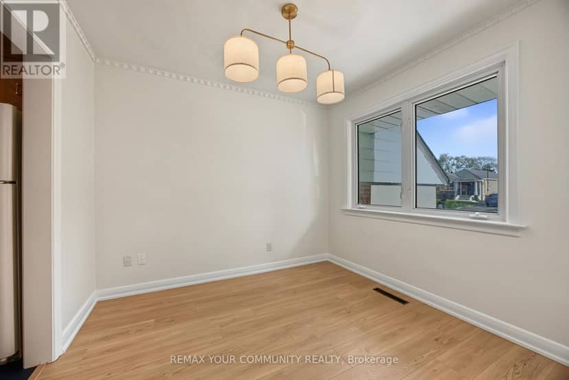 18 Robertsfield Crescent — photo 19 of 40