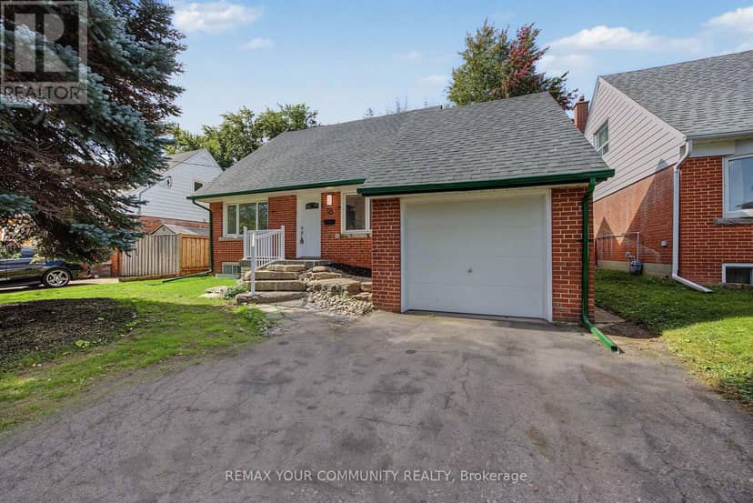 18 Robertsfield Crescent, Toronto, photo 2